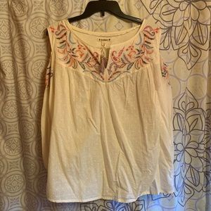 Peasant shirt with peep shoulder